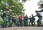 PANGKOGASGABWIL DARAT XII/TPR KUNJUNGI POS KOTIS SATGAS PAMTAS YONKAV 3/AC, TEGASKAN PROFESIONALISME PRAJURIT DI PERBATASAN