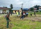 TNI Bersama Warga Perbatasan Perbaiki Fasilitas Olahraga